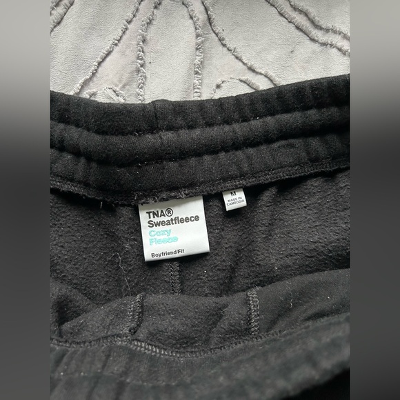 TNA sweatfleece 6” cozy fleece boyfriend fit shorts - Picture 3 of 3
